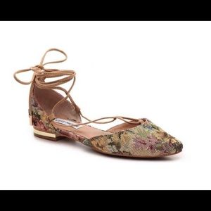 Steve Madden lace up flats